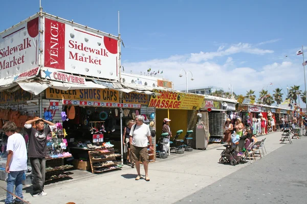 Venice beach boardwalk obchodů, los angeles, ca — Stock fotografie