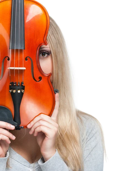Woman holding a violin and looking through it — Stock Photo, Image