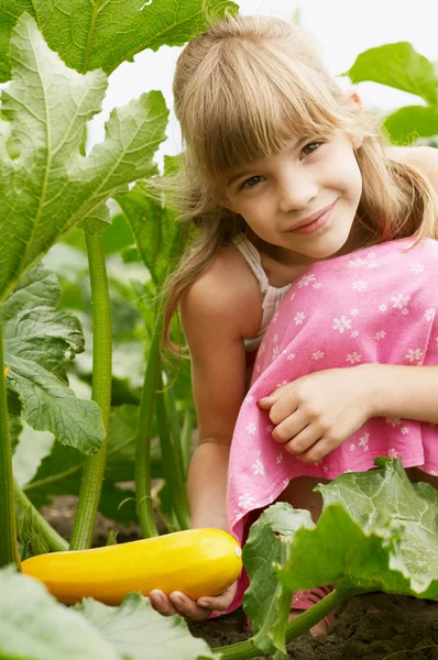 The young girl is in the garden — Stock Photo, Image