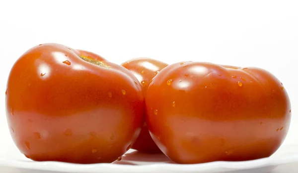 Pomidory na tablicy — Zdjęcie stockowe