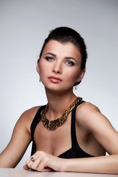 Portrait of luxury woman in exclusive jewelry — Stock Photo, Image