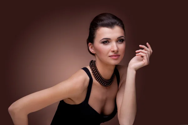 Ritratto di donna di lusso in gioielli esclusivi — Foto Stock