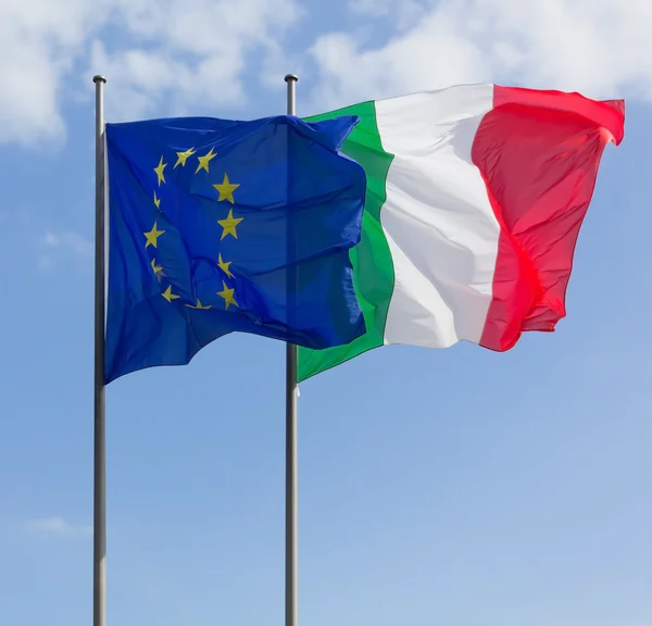 Bandeiras da Itália e da Europa — Fotografia de Stock