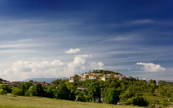 Словенська карстових село — стокове фото