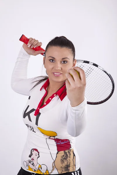 Mladá atraktivní žena drží její tenisová raketa — Stock fotografie