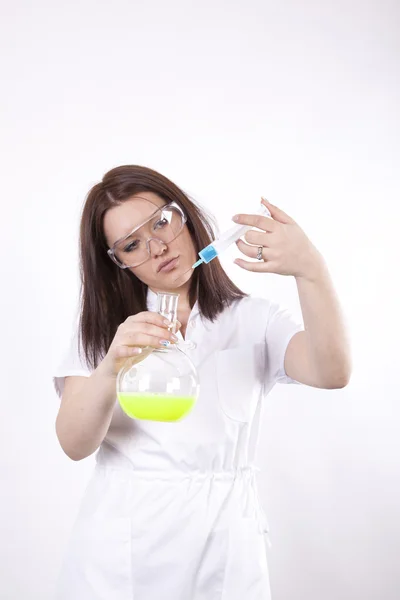 Giovane tecnico di laboratorio femminile — Foto Stock