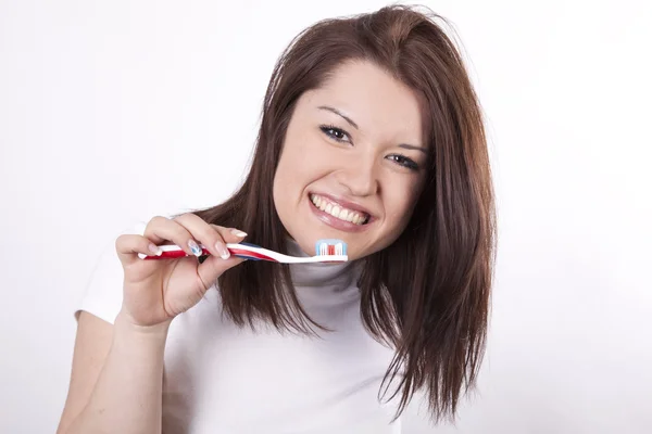 Unga attraktiva flicka med tandborste — Stockfoto