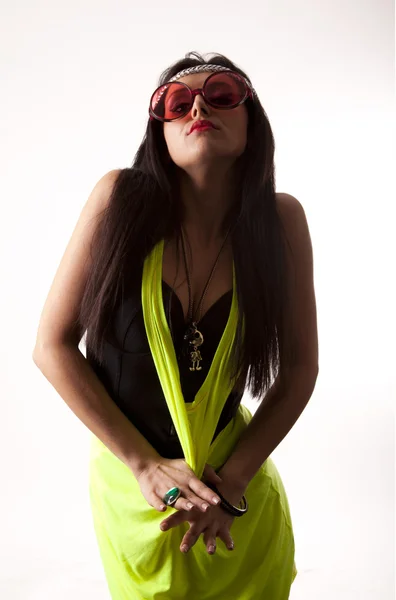 Tineri atractiv femeie sexy în rochie verde — Fotografie, imagine de stoc