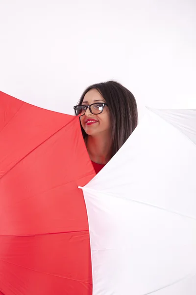 Joven chica atractiva sosteniendo paraguas — Foto de Stock