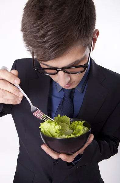Junger Mann beim Essen — Stockfoto