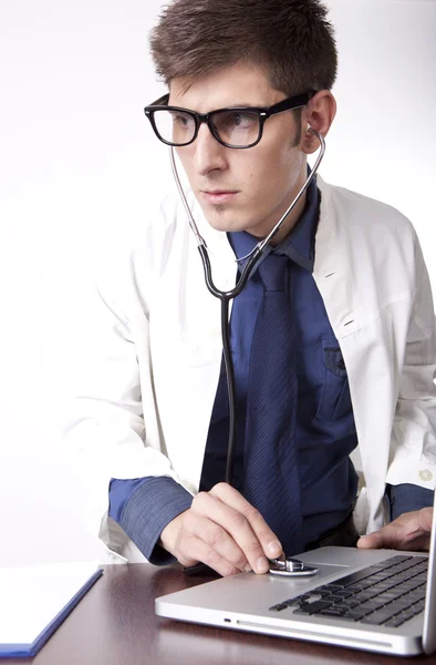 Joven doctor masculino —  Fotos de Stock