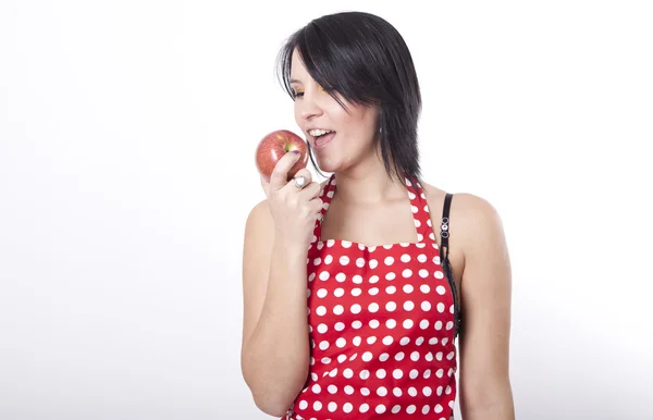 Jeune femme attrayante tenant pomme — Photo