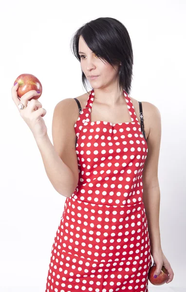 Jovem mulher atraente segurando maçã — Fotografia de Stock