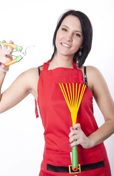 Mujer atractiva joven con herramientas de jardinería — Foto de Stock