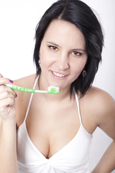 Jonge aantrekkelijke vrouw spelen met haar tandenborstel — Stockfoto