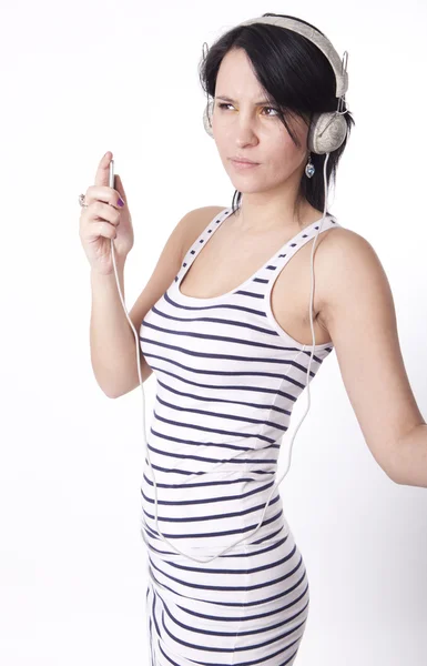 Jonge aantrekkelijke vrouw met een hoofdtelefoon — Stockfoto