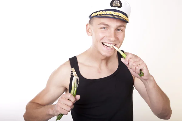 Joven hombre atractivo con sombrero de marinero —  Fotos de Stock