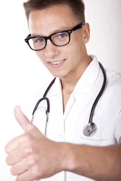 Молодий привабливий чоловічий лікар — стокове фото