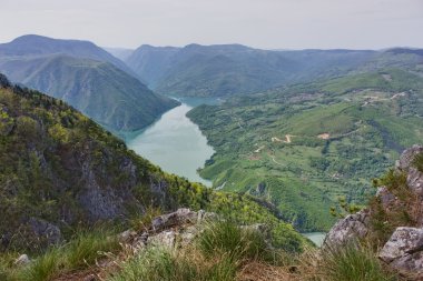 Dağın tepesinden manzara