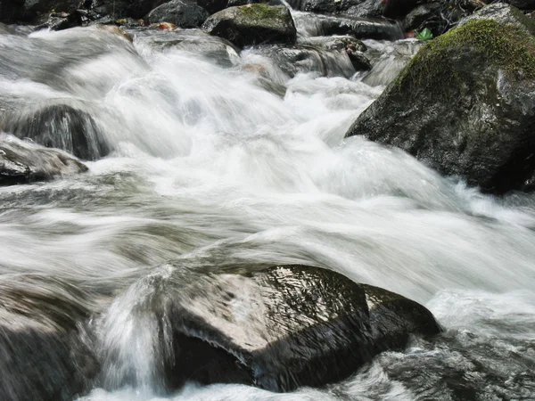 Skály cascade creek — Stock fotografie