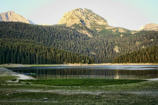 Jezioro krajobraz — Zdjęcie stockowe