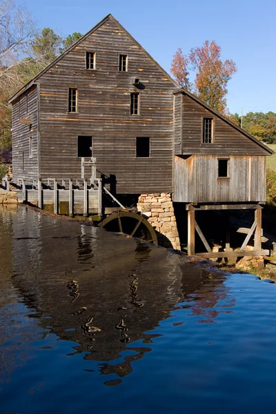 Старый водяной дом — стоковое фото