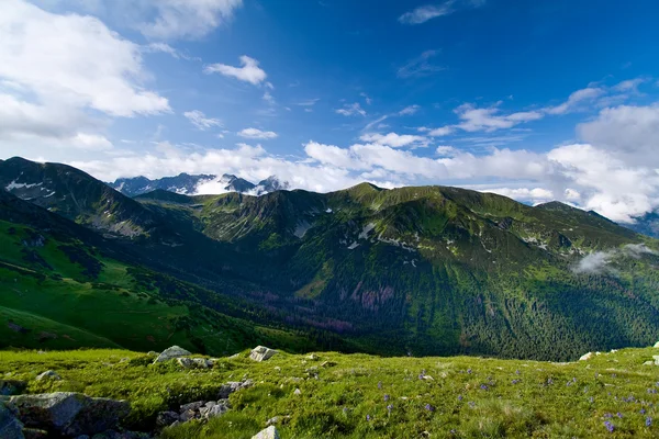 Eslováquia de Czerwone Wierchy. Vista do lado polonês das Montanhas Tatra . — Fotografia de Stock