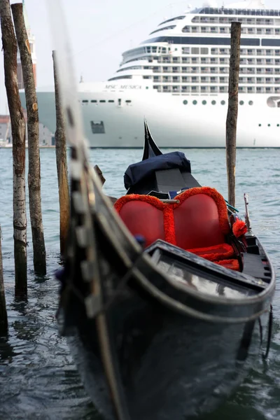 stock image Gondola and cruise ship