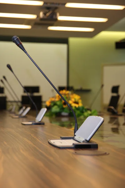 Microphone in the meeting room — Stock Photo, Image