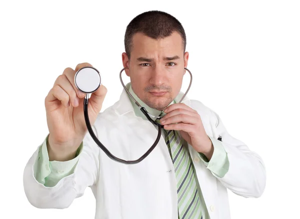 Lekarz trzymający stetoskop. — Zdjęcie stockowe