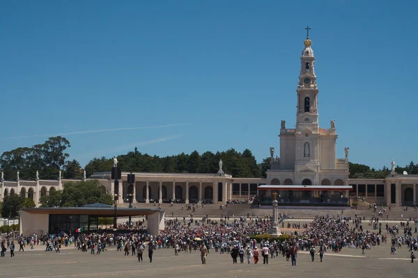 FATIMA, PORTUGAL - JUNE 13: View of Fatima Santuary in June peregrination June 13, 2012 in Fatima, Portugal — Stock Photo, Image