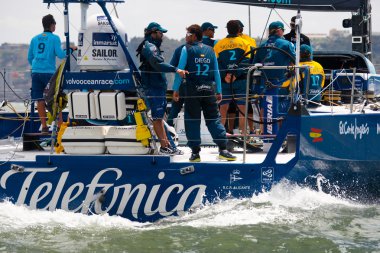 Lisbon, Portekiz - Haziran 9: volvo ocean race - Lizbon mola - liman yarış içinde telefonica 9 Haziran 2012 Lizbon, Portekiz ekibi.