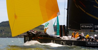 Lisbon, Portekiz - Haziran 9: abu dhabi okyanus volvo ocean race - Lizbon mola - liman yarış 9 Haziran 2012 Lizbon, Portekiz yarış.