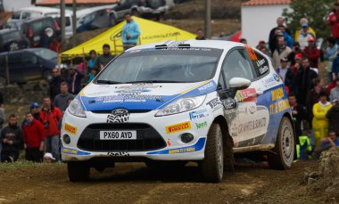 Algarve, Portekiz - 31 Mart: alastair fisher (GIP) sürüş 's ford fiesta r2 ralli de Portekiz 2012 31 Mart 2012, algarve, Portekiz