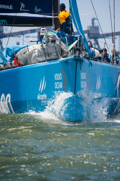 Lisbon, Portekiz - Haziran 9: volvo ocean race - Lizbon mola - liman yarış içinde telefonica 9 Haziran 2012 Lizbon, Portekiz ekibi. — Stok fotoğraf