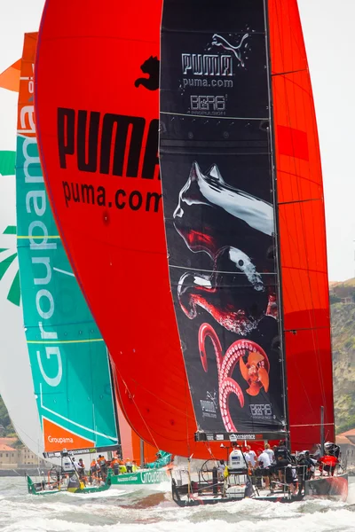 LISBON, PORTUGALI - kesäkuu 9: Puma Ocean Racing Powered by Berg Propulsion in Volvo Ocean Race - Lissabon StopOver - Harbour Race kesäkuu 9, 2012 Lissabonissa, Portugalissa — kuvapankkivalokuva