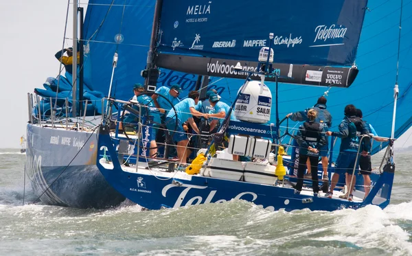 Lisbon, Portekiz - Haziran 9: volvo ocean race - Lizbon mola - liman yarış içinde telefonica 9 Haziran 2012 Lizbon, Portekiz ekibi.