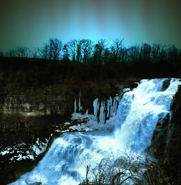 Wasserfall bei Nacht — Stockfoto