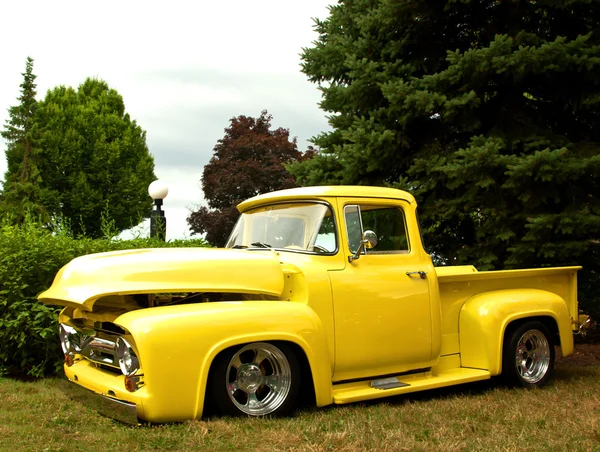 Old restored truck — Stock Photo, Image