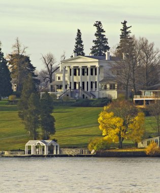 Lakeshore mansion clipart