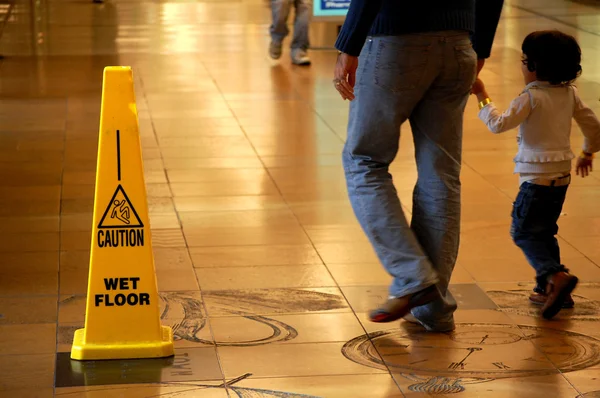 Försiktighet våta golv Stockbild