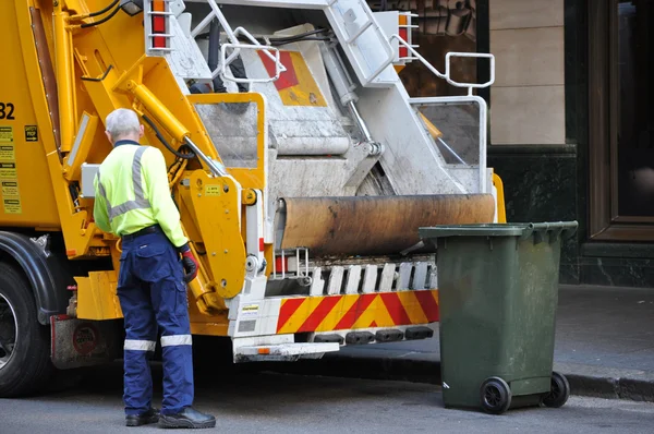 Motorista de caminhão de lixo — Fotografia de Stock