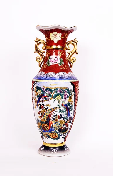 Китайская ваза на белом фоне — стоковое фото