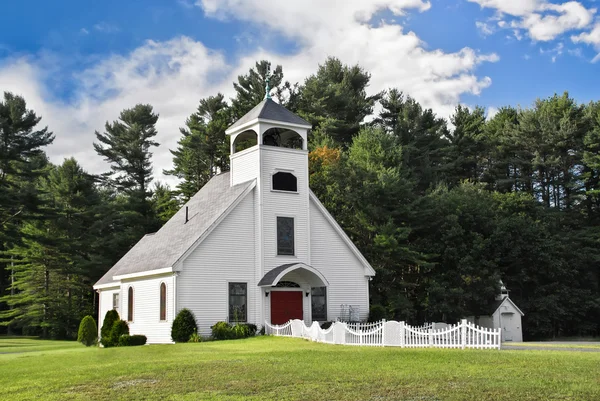 Igreja branca na Nova Inglaterra — Fotografia de Stock