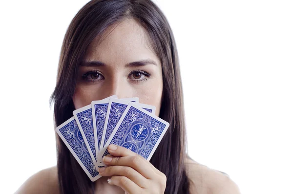 Chica con una mano perdedora en el poker — Foto de Stock