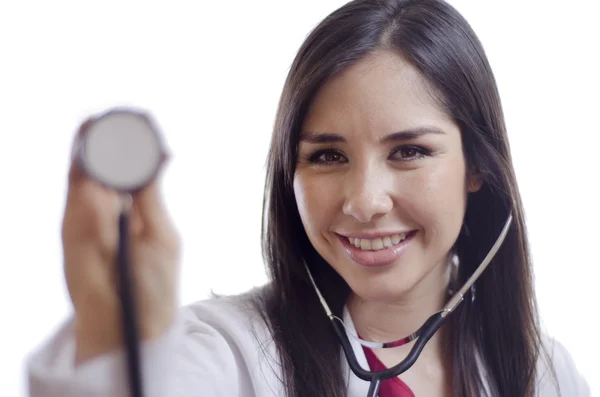 Ładny kobiece kobieta lekarz za pomocą stetoskopu — Zdjęcie stockowe