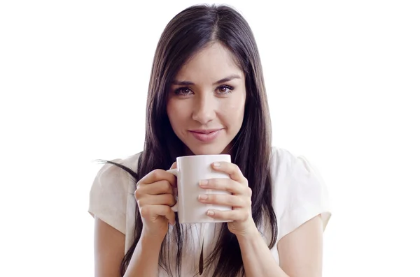 Nettes Mädchen genießt eine Tasse Kaffee — Stockfoto