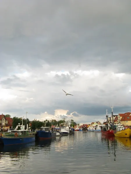 Порт і море у Польщі - відпочинок на узбережжі Балтійського моря — стокове фото