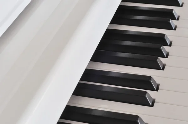 Weißes Klavier — Stockfoto