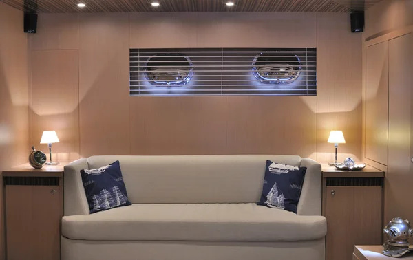 Lounge van luxe zeilboot — Stockfoto